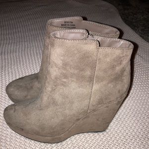 Platform heeled boots
